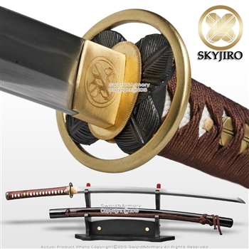 The Taka-Chigai Crossed Feathers Samurai Katana Sword is a dojo grade katana meant for use for the practitioner. It comes with a certificate of authenticity, and is guaranteed to cut tatami. It is tightly wrapped with hishigami and is differentially harde