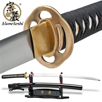 The Munetoshi 1075 Competition Hira-Zukuri Katana Sword is a purpose built sword specifically for tatami omote mat cutting. Featuring a custom designed habaki by Jake of the Cutting Mechanics and specially designed blade, this hira-zukuri katana has been